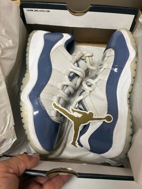 Jordan Retro Low-Top Sneakers in White and Slate Blue sz 2.5Y authentic 100%